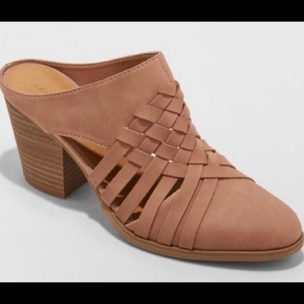 EUC Universal Thread Aiden Huarache Heeled Mules
